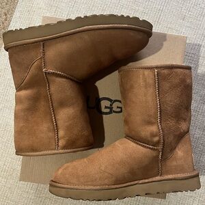 Ugg classic short Chetsnut size 8 women’s